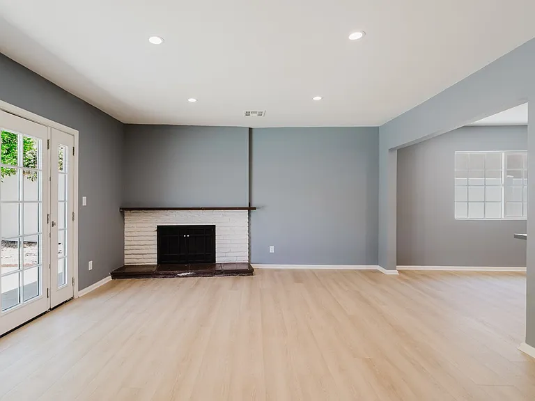 9540 Debra Ave — Photo 7