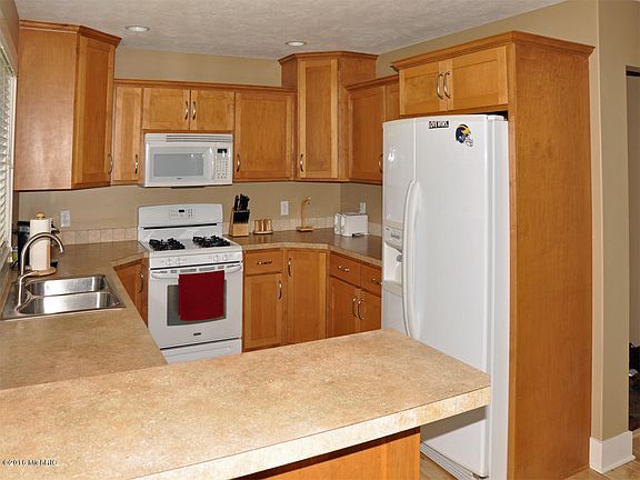 3rd image of 6884 Longtail Dr