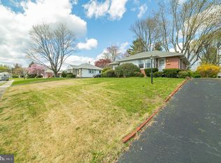 2751 Brierwood Rd, Broomall, PA 19008