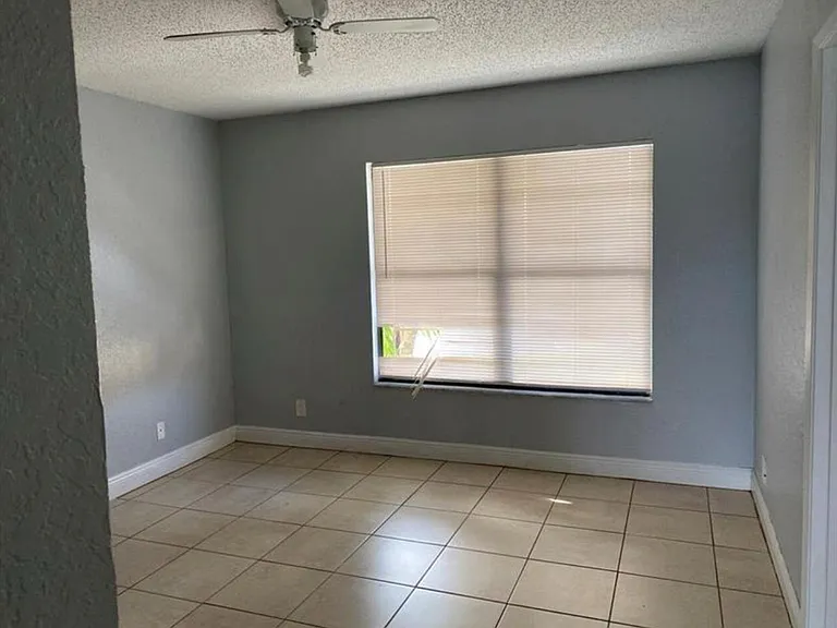1455 Lake Crystal Dr #H — Photo 6