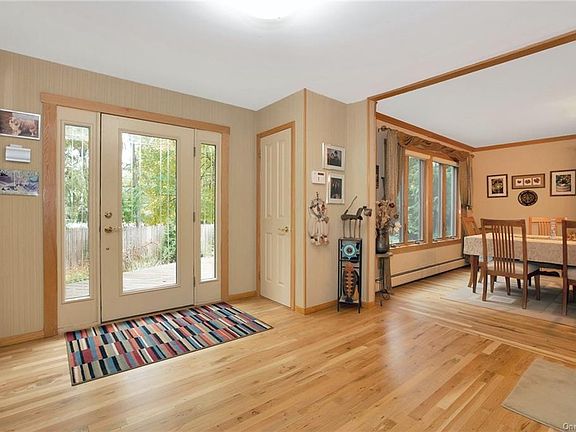 4th image of 58 Pine St