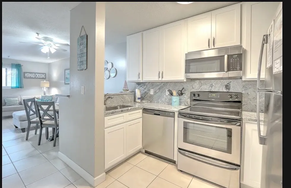 2 bed, 831 sqft, $2,100 — Photo 2