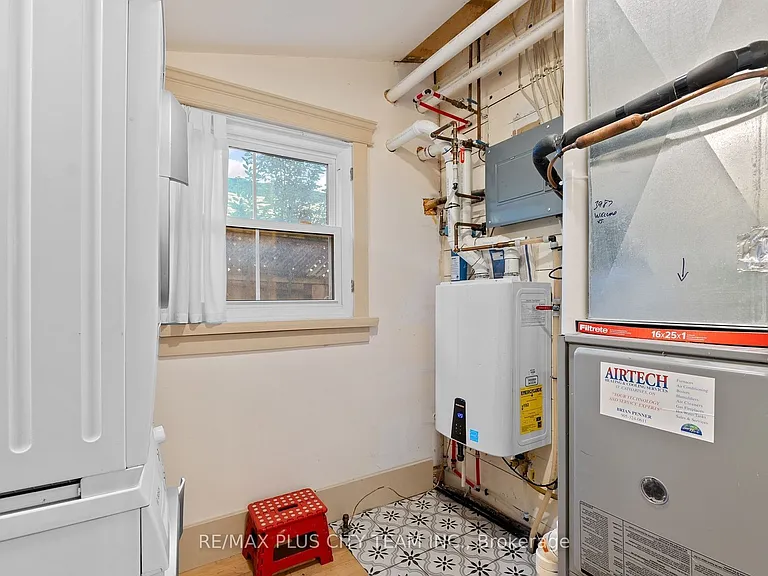 4 Wyckliffe Ave — Photo 17