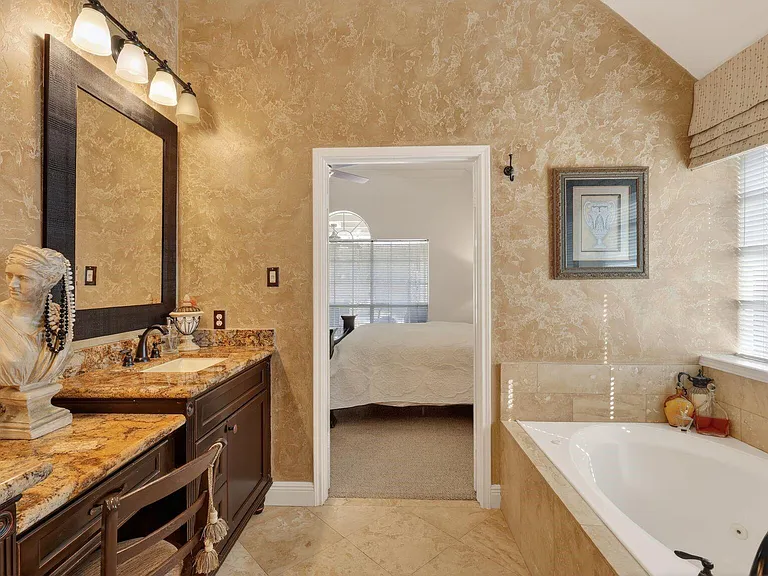 502 Ernst Ct — Photo 31