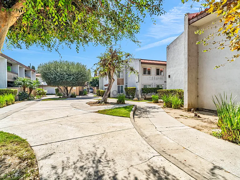 2521 W Sunflower Ave #J12 — Photo 31