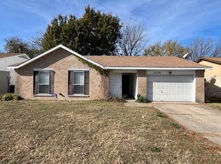 2133 Quail Hollow Dr, Grand Prairie, TX 75051
