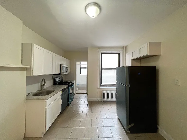 145 - Chestnut Apartments — Photo 2