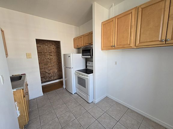 5th image of 500 W 170th St APT 5A