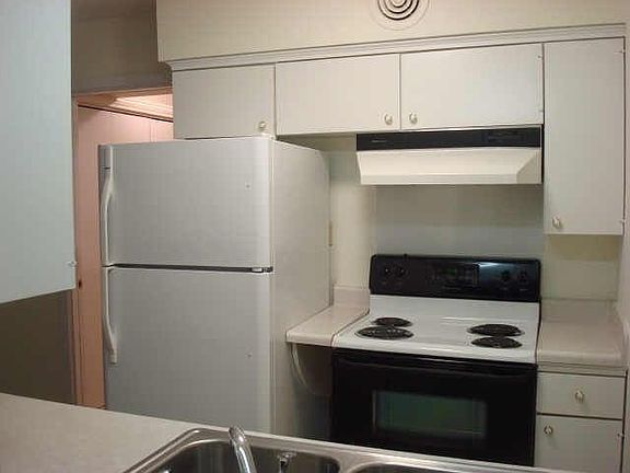 3rd image of 419 Salem Dr
