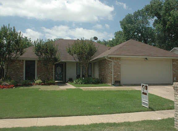 2nd image of 3826 Shadycreek Dr