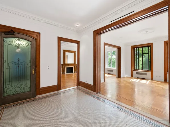 135 Central Park West image 4 of 7