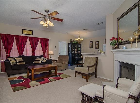 3rd image of 10204 Cypress Hills Dr