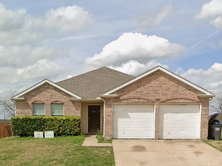 1613 Harbor View Rd — Photo 1