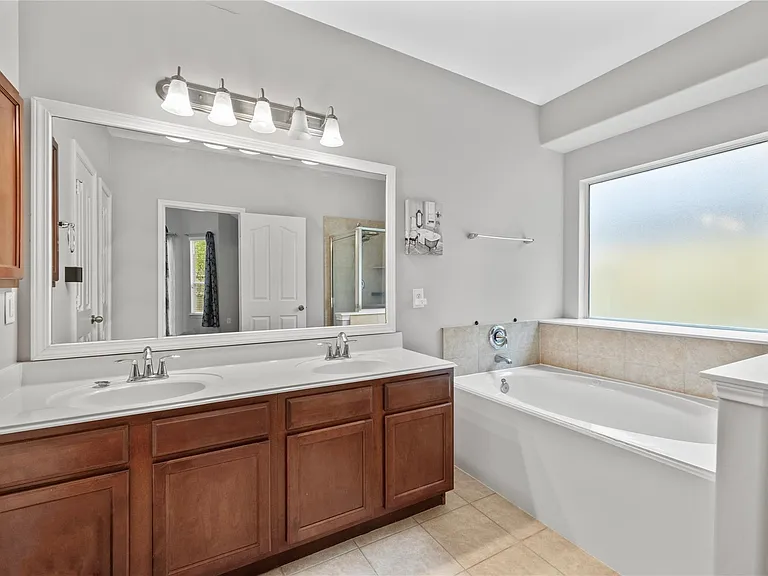 9906 Taylor Springs Ln — Photo 19