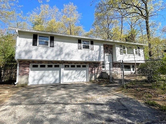 1st image of 10 Easthill Dr
