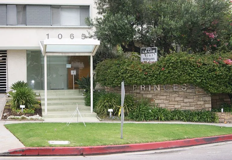 10655 Wilshire Blvd — Photo 20