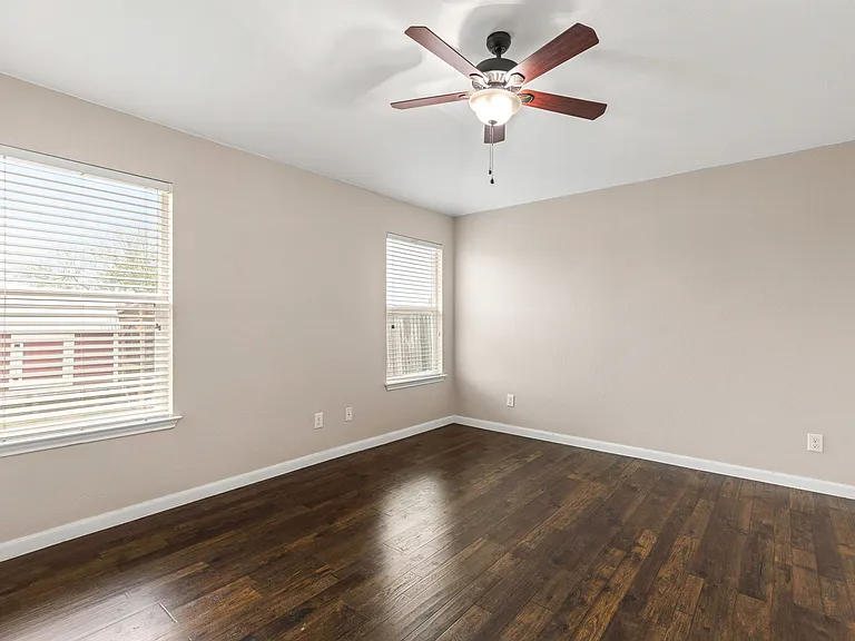 1021 Lauren St — Photo 13