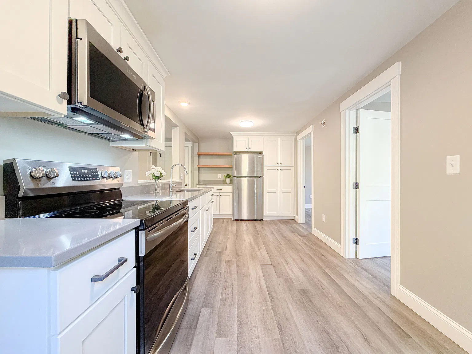 2 bed, 900 sqft, $2,400 — Photo 1