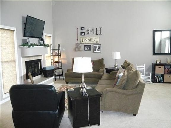 3rd image of 2503 Woodlawn Dr