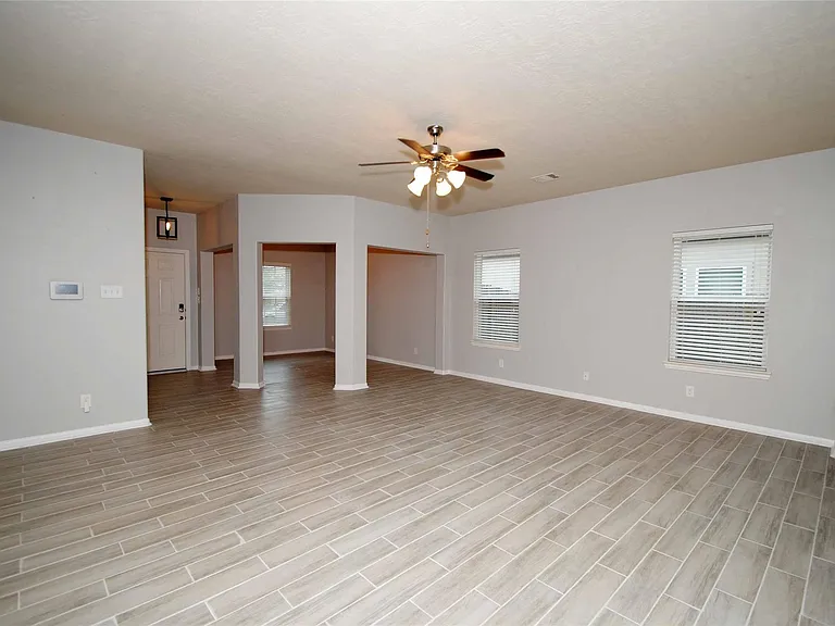7019 Hazelnut Ln — Photo 6