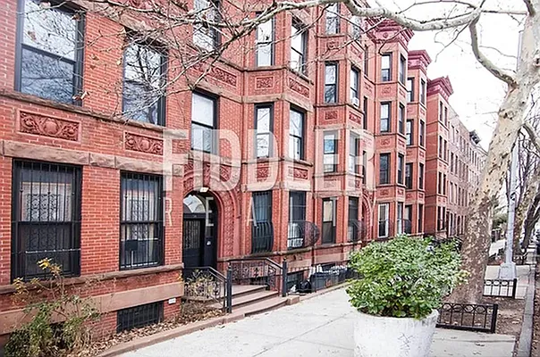 Rented by EXR | media 17