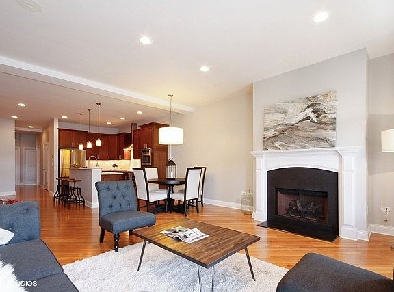 4th image of 2921 N Lincoln Ave APT 303