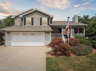 106 W Oak St, Saint Johns, MI 48879