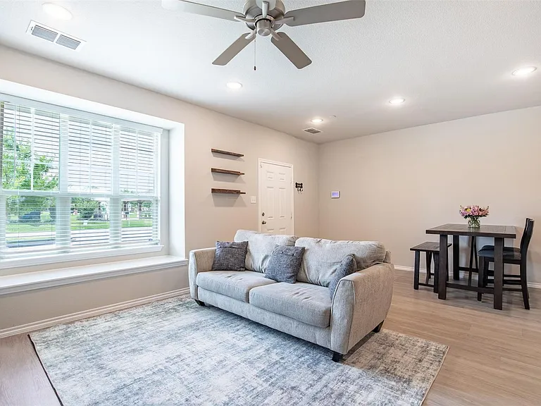 2308 Davenport Dr — Photo 6