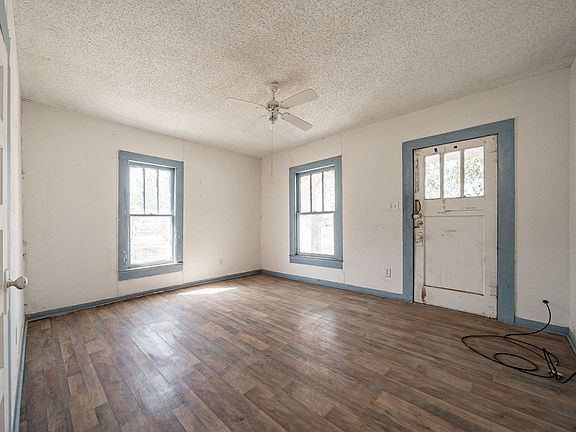 3rd image of 445 N Central Ave