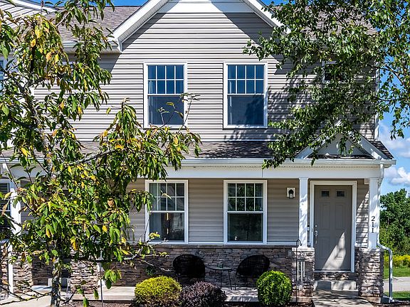 3rd image of 211 Spring Blossom Cir