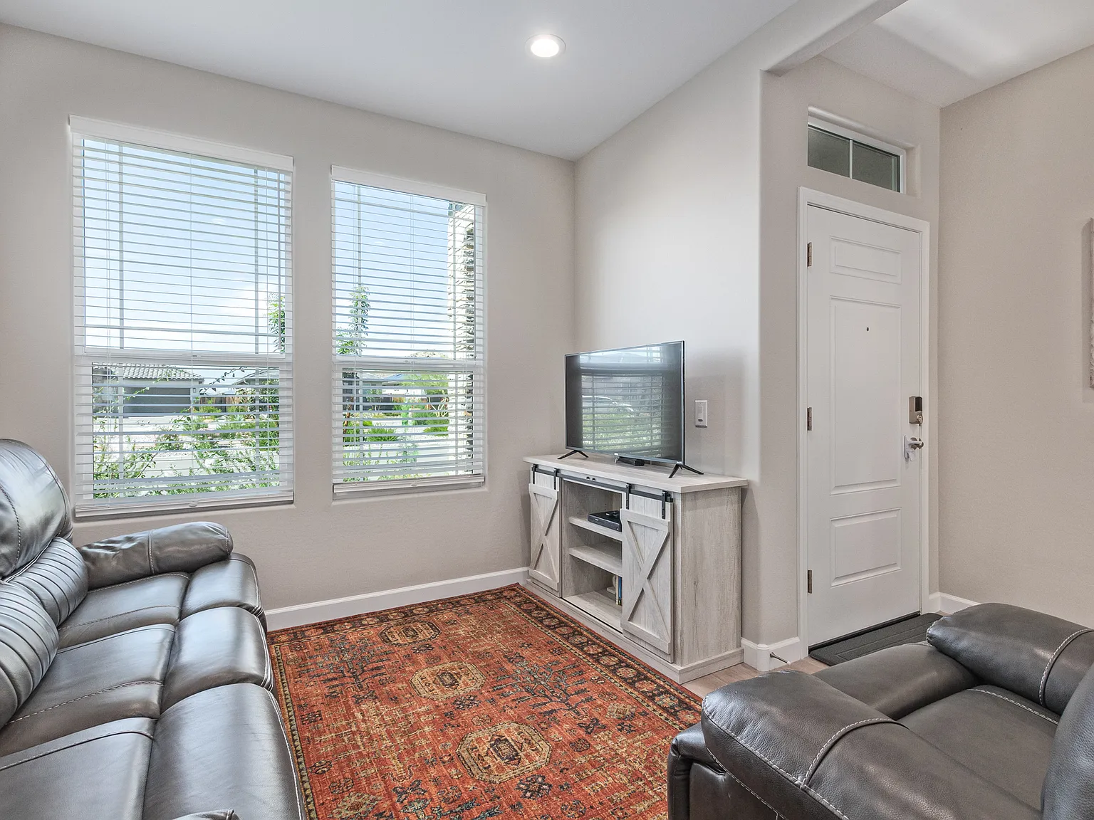 3 bed, $6,180 — Photo 4