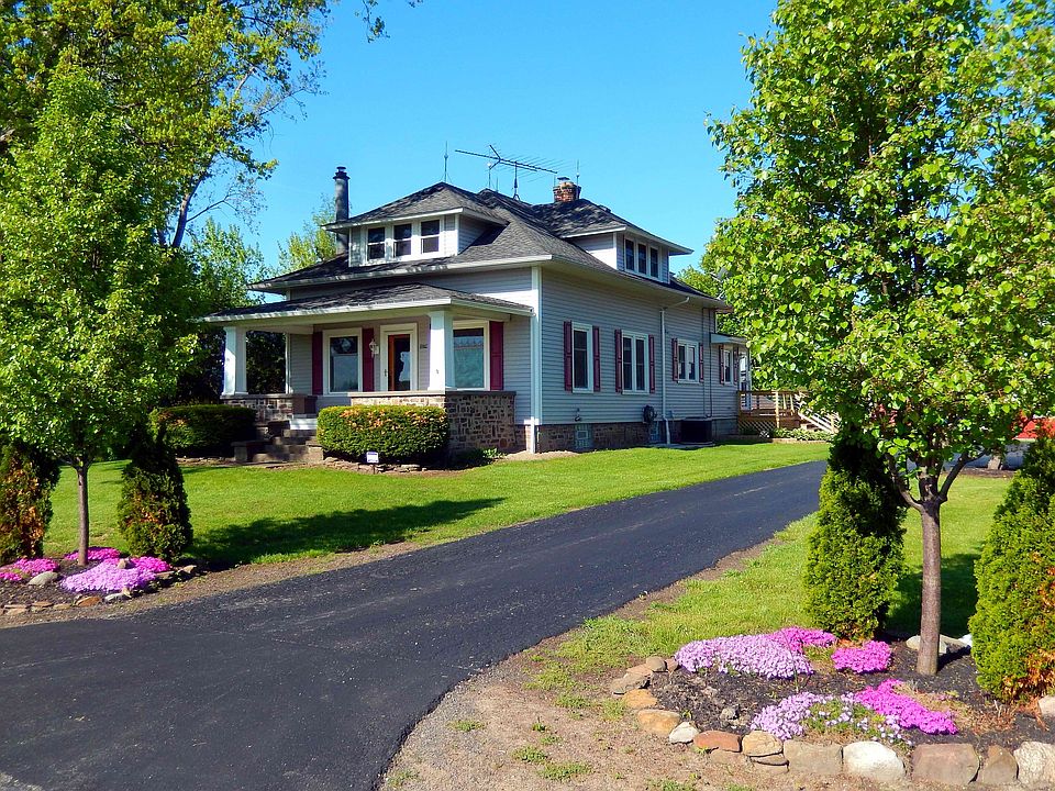 Updated 1910 Farmhouse