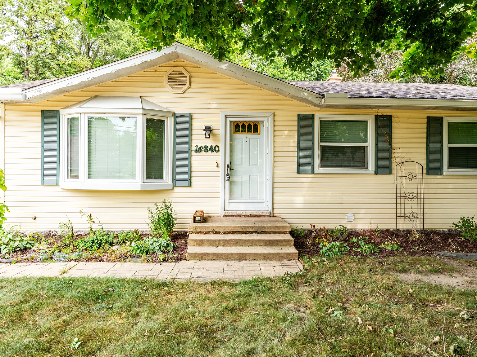 3 bed, 1140 sqft, $2,500 — Photo 2