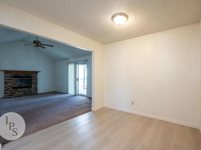 2131 E Cromwell Ave — Photo 9