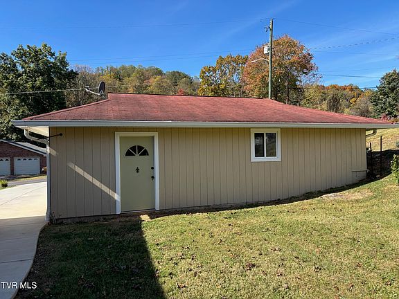 2nd image of 385 Lakeside Dr