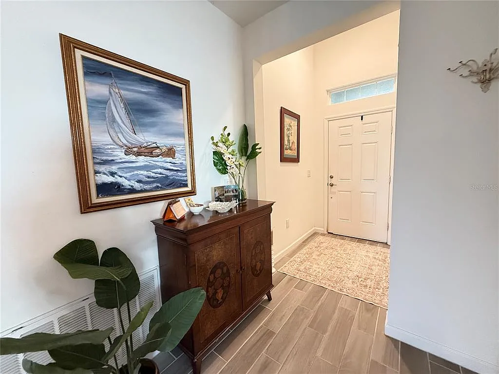 4 bed, 3.0 bath, 2292 sqft, $2,400 — Photo 2