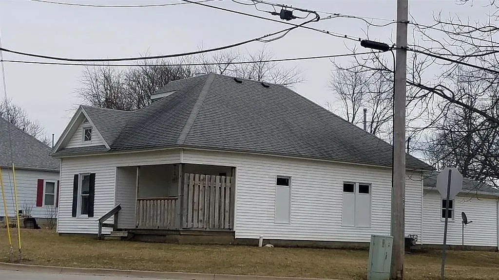 10 Polk Ave photo 1