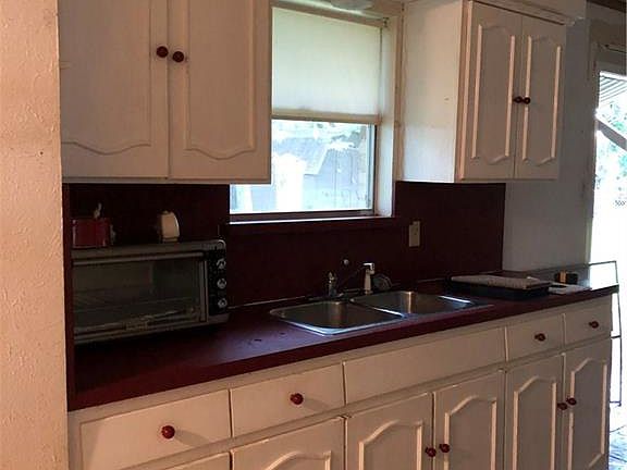 5th image of 132 NW Jayellen Ave