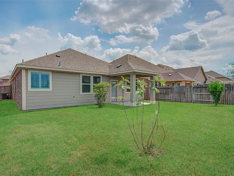 2425 Temple Crag Dr — Photo 35