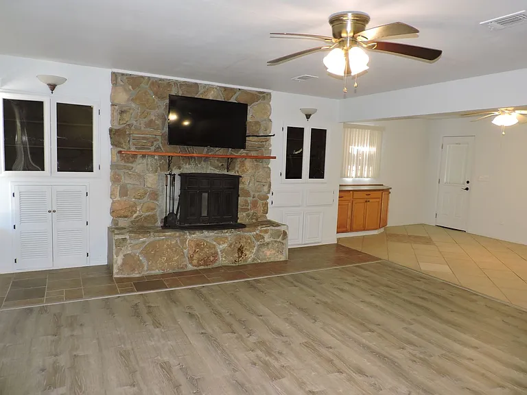 1070 Sagebrush Trl — Photo 3