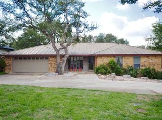 419 Crest Ridge Dr, Kerrville, TX 78028