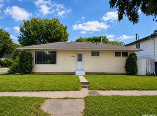 1438 D AVENUE N, Saskatoon, SK S7L 1P4