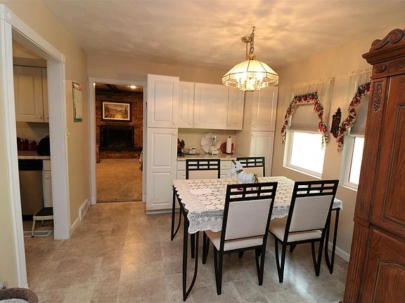 3rd image of 305 Orchard Dr
