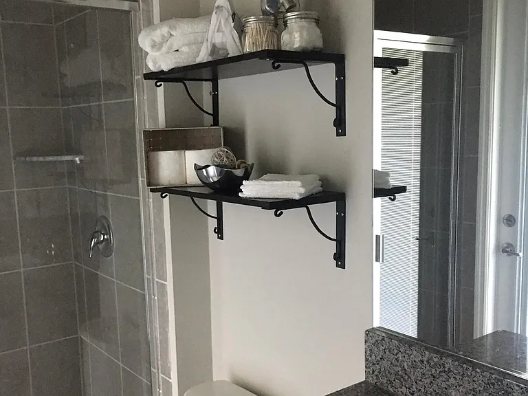 Full Bathroom 3