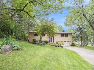 4945 Iroquois Blvd, Clarkston, MI 48348