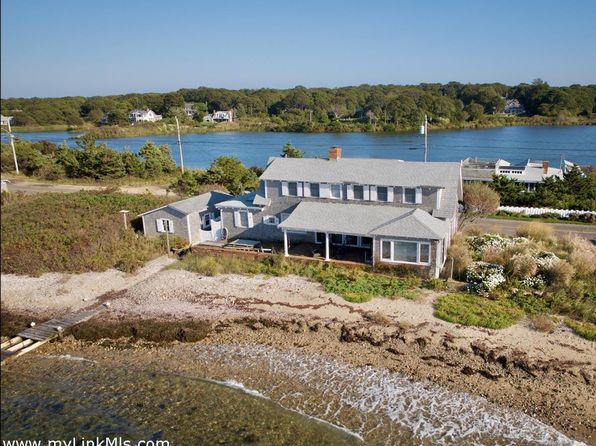 311 E Chop Dr, Oak Bluffs, MA 02557