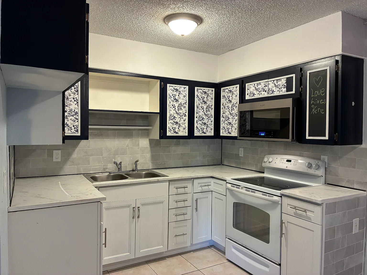 2 bed, 840 sqft, $1,800 — Photo 2