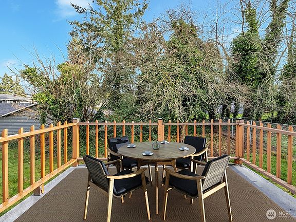 2nd image of 2509 58th Avenue NE