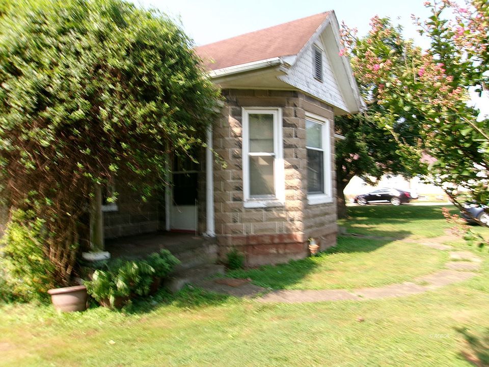 2nd image of 810 Vine St