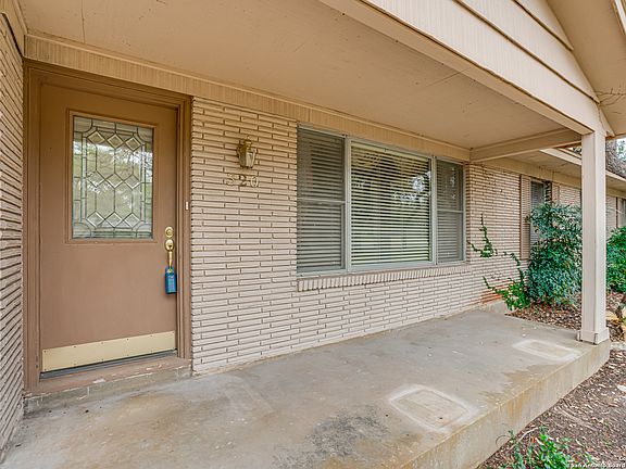 3rd image of 320 EL PORTAL DR
